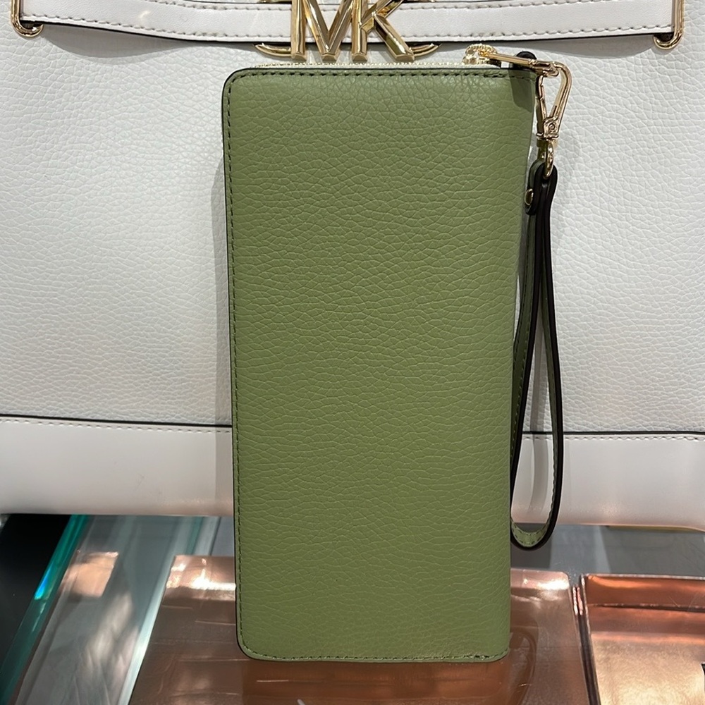 MICHAEL KORS
Leather Continental Wristlet Phone Case Wallet 
Light Sage
NWT - Picture 16 of 16
